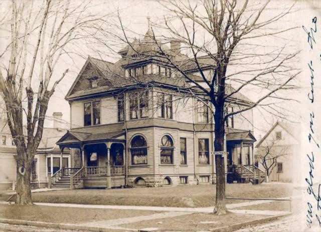 Photo for the Victorian house paragraph